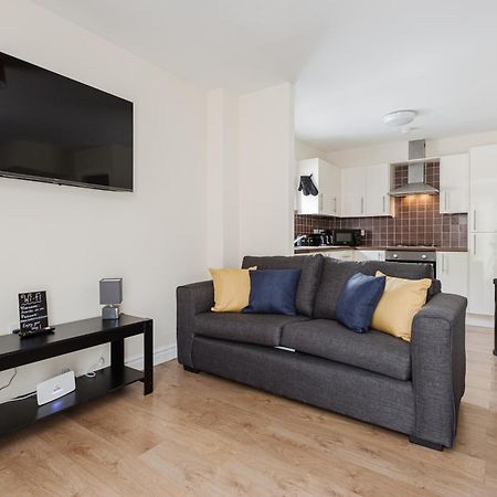 Oxheys House - 5 Bedrooms Contractors Parking Престън Стая снимка