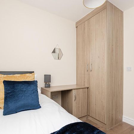 Oxheys House - 5 Bedrooms Contractors Parking Престън Стая снимка